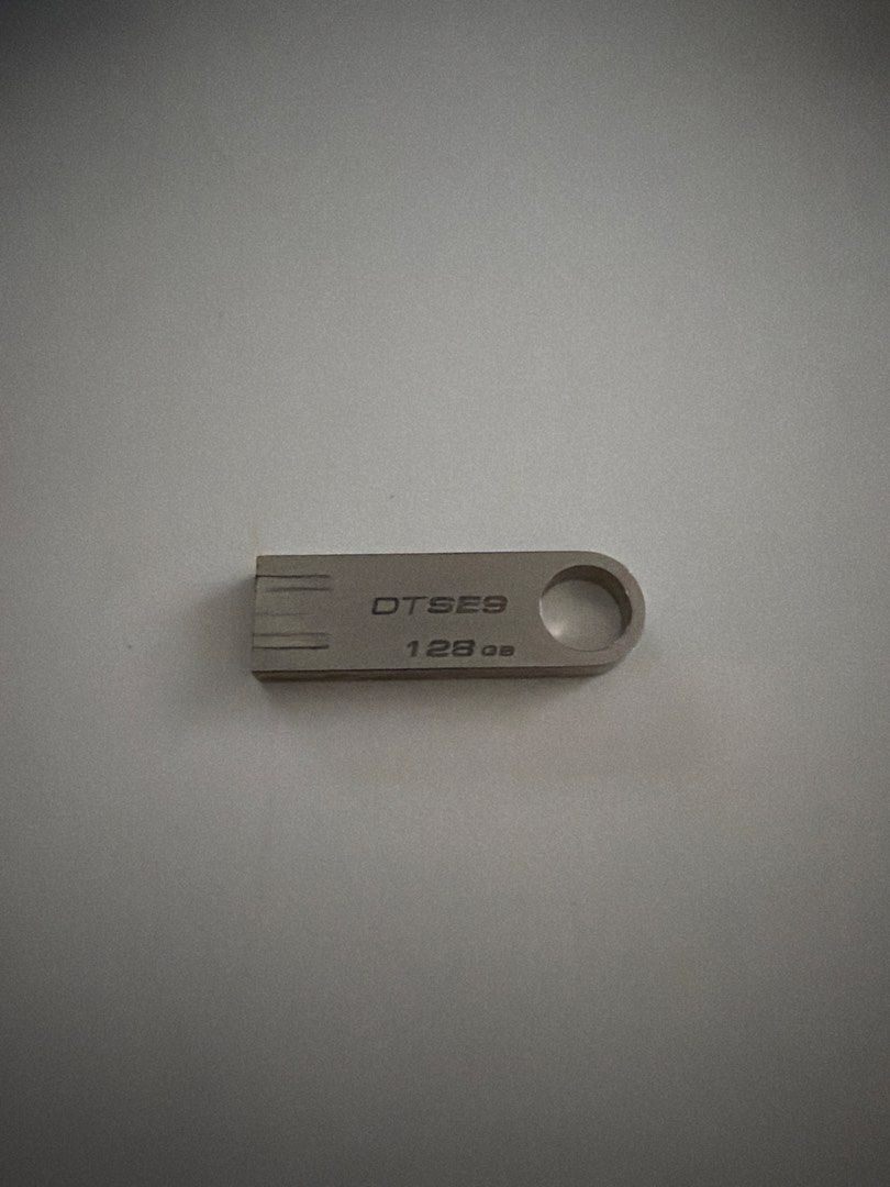 Kingston 128GB Flash Drive471027348501309440