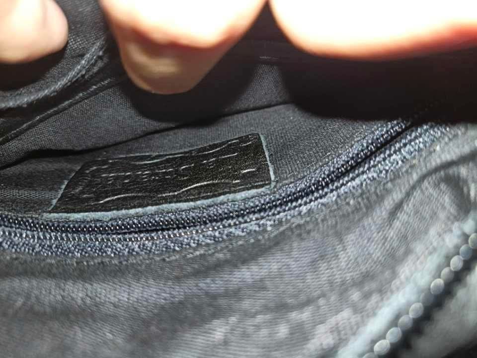 La Strada Black Leather Crossbody Bag (Category: Cross-body Bags) located in Manila. Submitted by epicwind_1bf746 (Listing ID 1441542593, Image 3). Description: - La Strada black leather crossbody bag - Main zippered compartment with inner zippered pocket - Front zippered pocket - Adjustable strap - Ideal for everyday use.