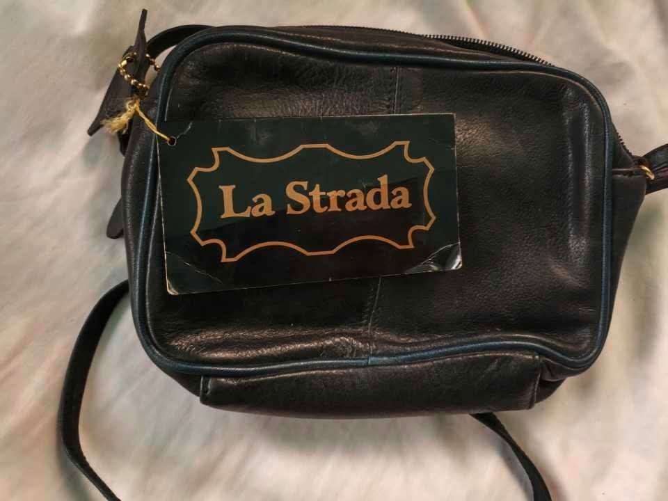 La Strada Black Leather Crossbody Bag (Category: Cross-body Bags) located in Manila. Submitted by epicwind_1bf746 (Listing ID 1441542593, Image 1). Description: - La Strada black leather crossbody bag - Main zippered compartment with inner zippered pocket - Front zippered pocket - Adjustable strap - Ideal for everyday use.