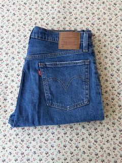 (Category: ) located in . Submitted by highestlevelbrandedvintage (Listing ID 1441466878, Image 1). Description: .