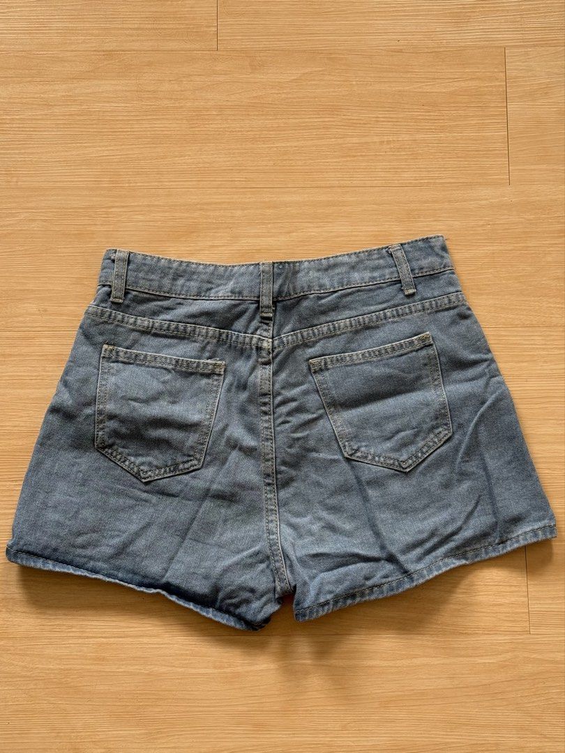 Light Wash Highwaist Denim Skort (Category: Shorts) located in Pateros City. Submitted by lorixlori (Listing ID 1441489647, Image 2). Description: Highwaist Denim Skort • Waist: 29 • Length: 12.5.