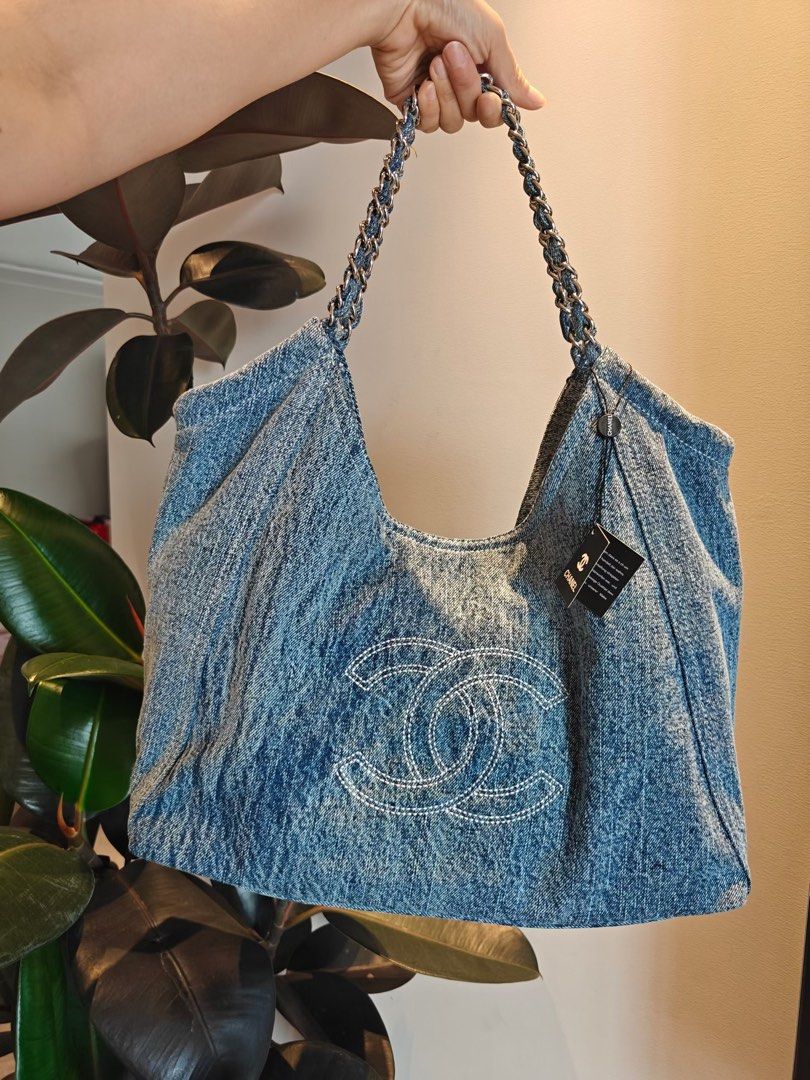 Light Washed Denim Tote Bag VIP GIFT | GWP (Category: Tote Bags) located in Bulacan. Submitted by allysalvador11 (Listing ID 1441486860, Image 1). Description: Size: 45x18x28cm Due to manual measurement and different measurement methods, please allow 1-3cm deviation. PREORDER NO RUSH SHIPPING! If in doubt, don’t buy! Pls read before ordering. Actual pic posted All prices are fixed. No haggling Strictly PAYMENT FIRST & Shipping only We can also do