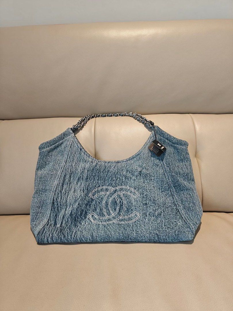 Light Washed Denim Tote Bag VIP GIFT | GWP (Category: Tote Bags) located in Bulacan. Submitted by closetbyally (Listing ID 1441487072, Image 2). Description: Size: 45x18x28cm Due to manual measurement and different measurement methods, please allow 1-3cm deviation. PREORDER NO RUSH SHIPPING! If in doubt, don’t buy! Pls read before ordering. Actual pic posted All prices are fixed. No haggling Strictly PAYMENT FIRST & Shipping only We can also do l