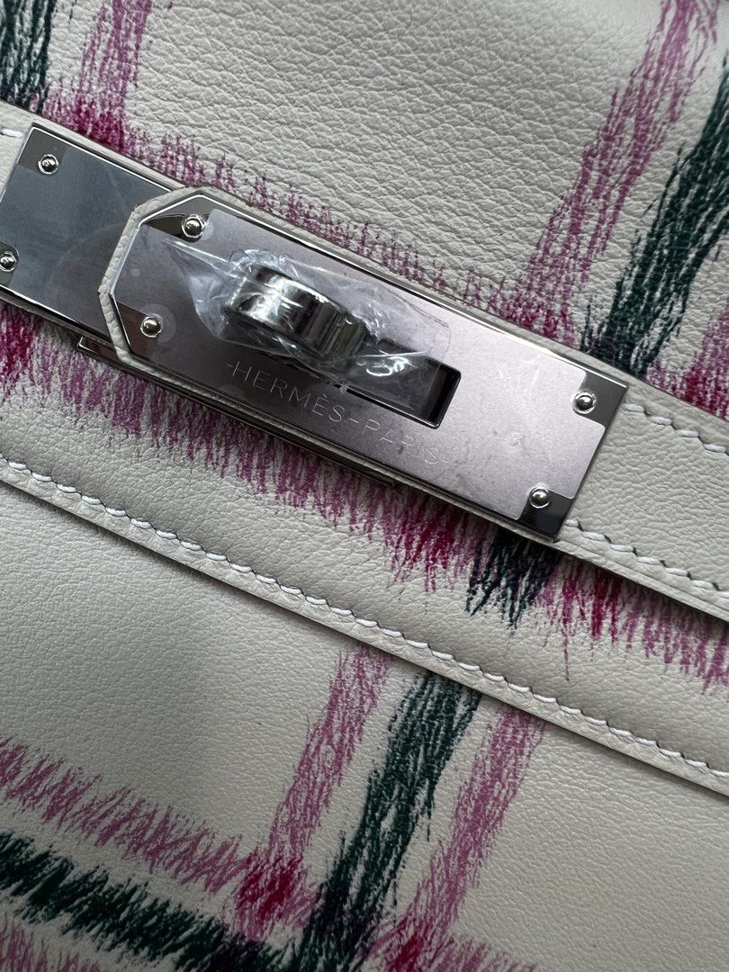 Limited Kelly in 28cm (Category: Luxury Bags & Wallets) located in Bacoor. Submitted by theluxarybelongings (Listing ID 1441530092, Image 2). Description: PHW 28cm Stamp G (2026 produced) Mop: any Delivery: ok Meetups: ok.