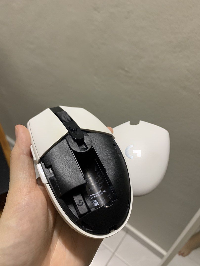 Logitech G304 White Wireless Gaming Mouse471393532411924481