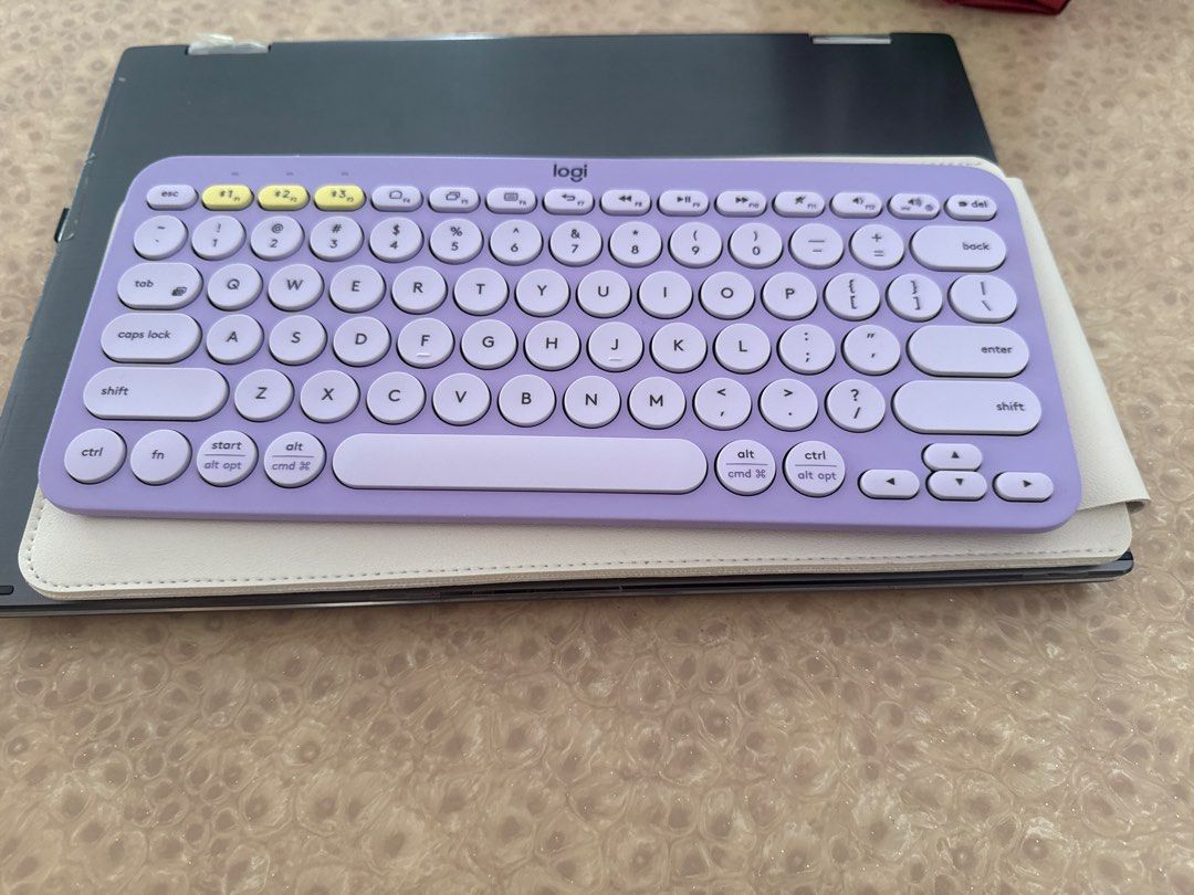 Logitech K380 Keyboard with White Sleeve470930784645304321