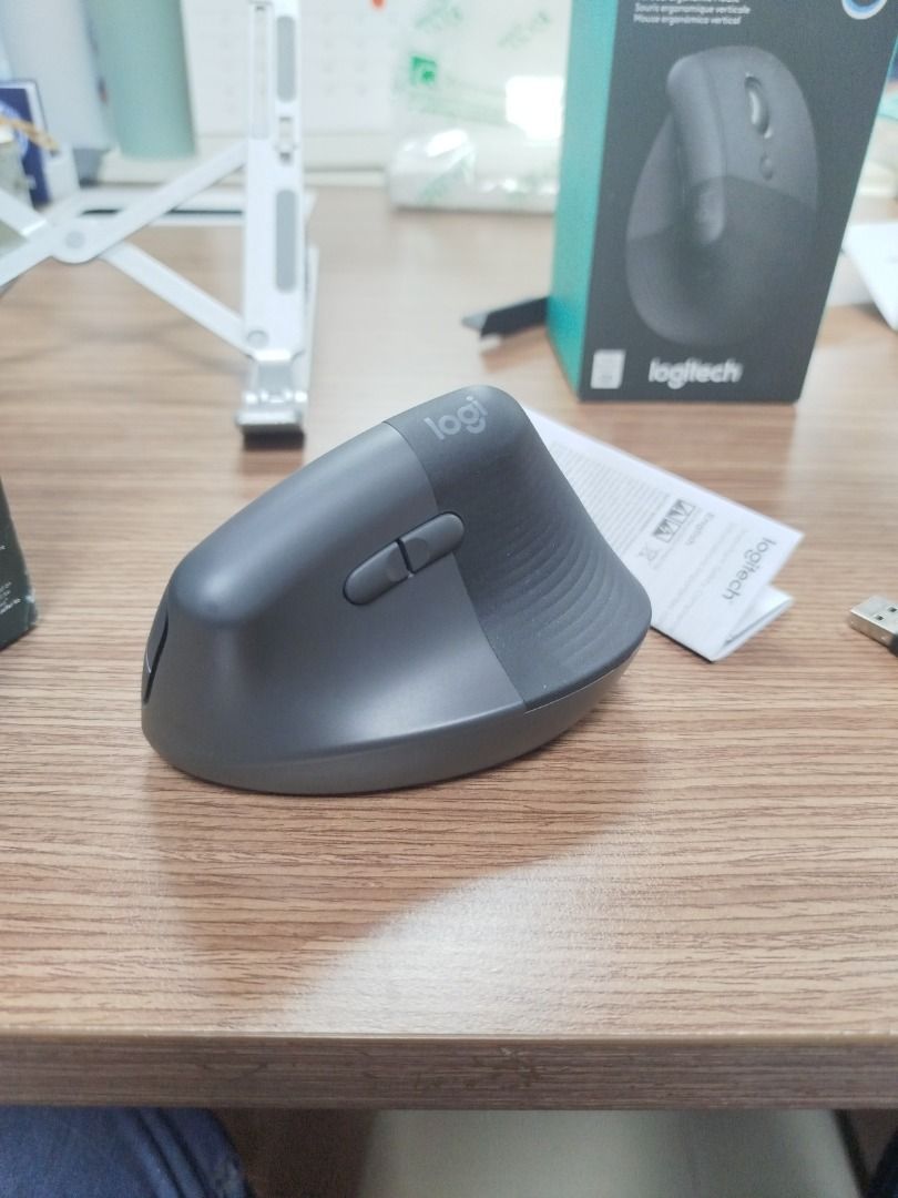 Logitech Lift Ergonomic Mouse/ mint condition/ graphite (Category: Mouse & Mousepads) located in Quezon City. Submitted by calibre027 (Listing ID 1441437865, Image 2). Description: Logitech Lift Ergonomic Mouse/ mint condition/ graphite ✔100% ORIGINAL, all working, unli check upon pickup ✔ Lift’s optimal 57° angle places you in what we like to call “natural handshake position”. This puts less pressure on your wrist throughout the day and places y