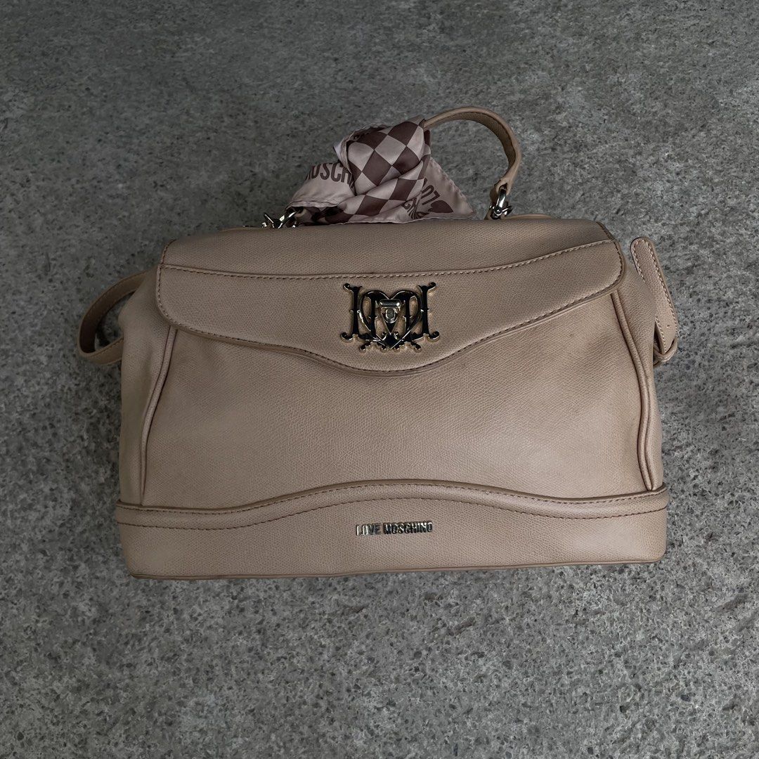 Love Moschino Two-way Bag (Category: Luxury Bags & Wallets) located in Cebu City. Submitted by jaydeeace (Listing ID 1441521304, Image 1). Description: Love Moschino Two-way Bag Medium to large size Excellent condition Check last photo Dm if Interested 📩.
