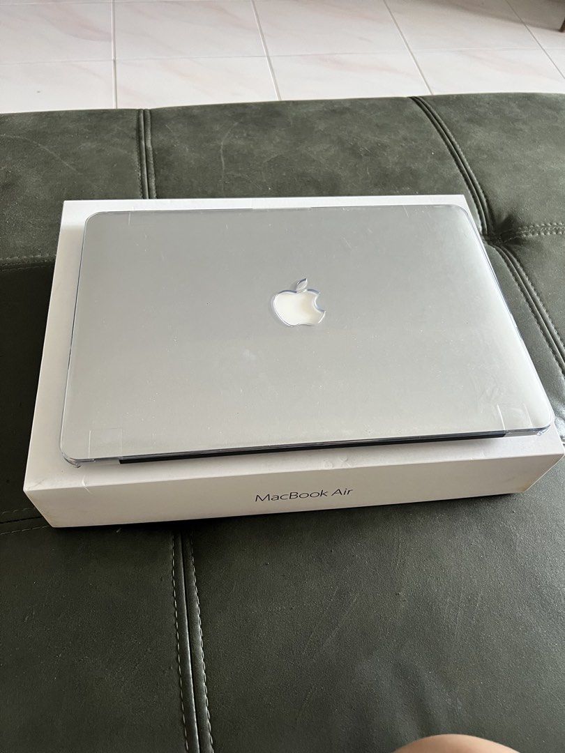 MacBook Air 2015470901217570344960