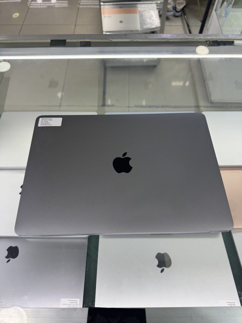 Macbook Air M1 1TB/16 68CC, 98%batt new Update OS (Category: Laptops & Notebooks) located in Manila. Submitted by oddlion-e6f6 (Listing ID 1441415486, Image 2). Description: Sold Out❗️❗️❗️ Apple Laptop Macbook Air M1 13-inch,2020 Processor: M1 Chip Storage: 1TBGB SSD Memory: 16GBRAM mac OS: I already update to latest Version Cycle Count: 68 Baterry Health: 98% Baterry Condition: Normal Color: Space Gray included: Unit, Original Charger, Pouch all