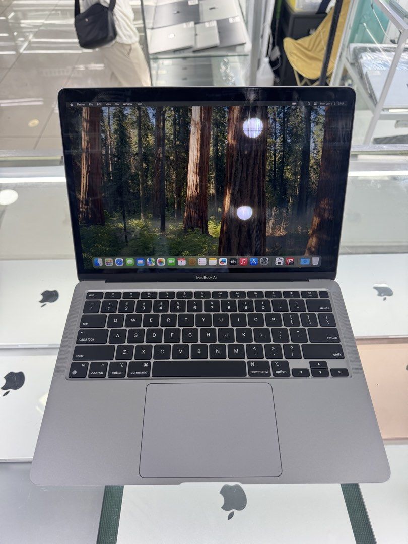 Macbook Air M1 1TB/16 68CC, 98%batt new Update OS (Category: Laptops & Notebooks) located in Manila. Submitted by oddlion-e6f6 (Listing ID 1441415486, Image 1). Description: Sold Out❗️❗️❗️ Apple Laptop Macbook Air M1 13-inch,2020 Processor: M1 Chip Storage: 1TBGB SSD Memory: 16GBRAM mac OS: I already update to latest Version Cycle Count: 68 Baterry Health: 98% Baterry Condition: Normal Color: Space Gray included: Unit, Original Charger, Pouch all
