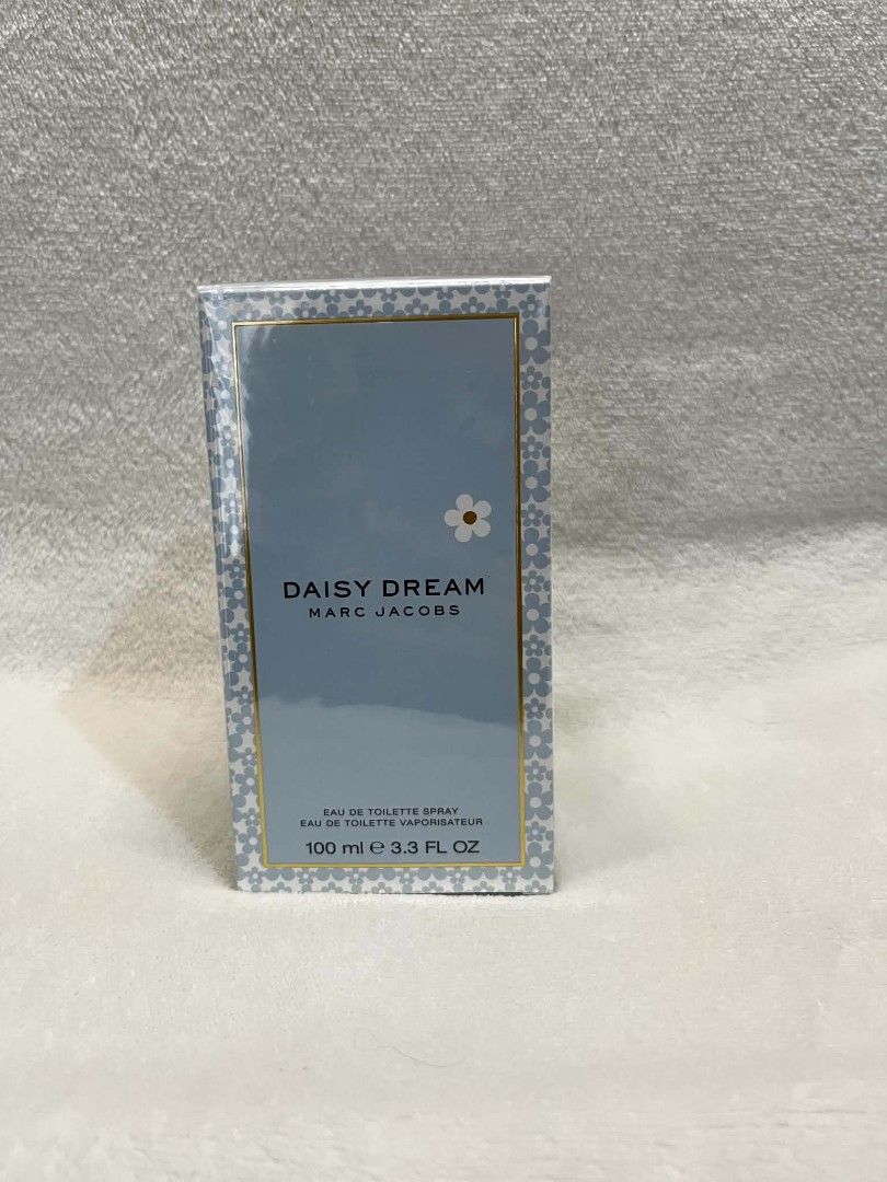 Marc Jacobs Daisy Dream Eau de Toilette Spray 100ml (Category: Fragrance & Deodorants) located in Quezon City. Submitted by shinereign (Listing ID 1441540947, Image 2). Description: - Authentic Marc Jacobs Daisy Dream Eau de Toilette Spray - 100ml bottle - Light and fresh scent, ideal for everyday wear - Comes in original, unopened packaging.