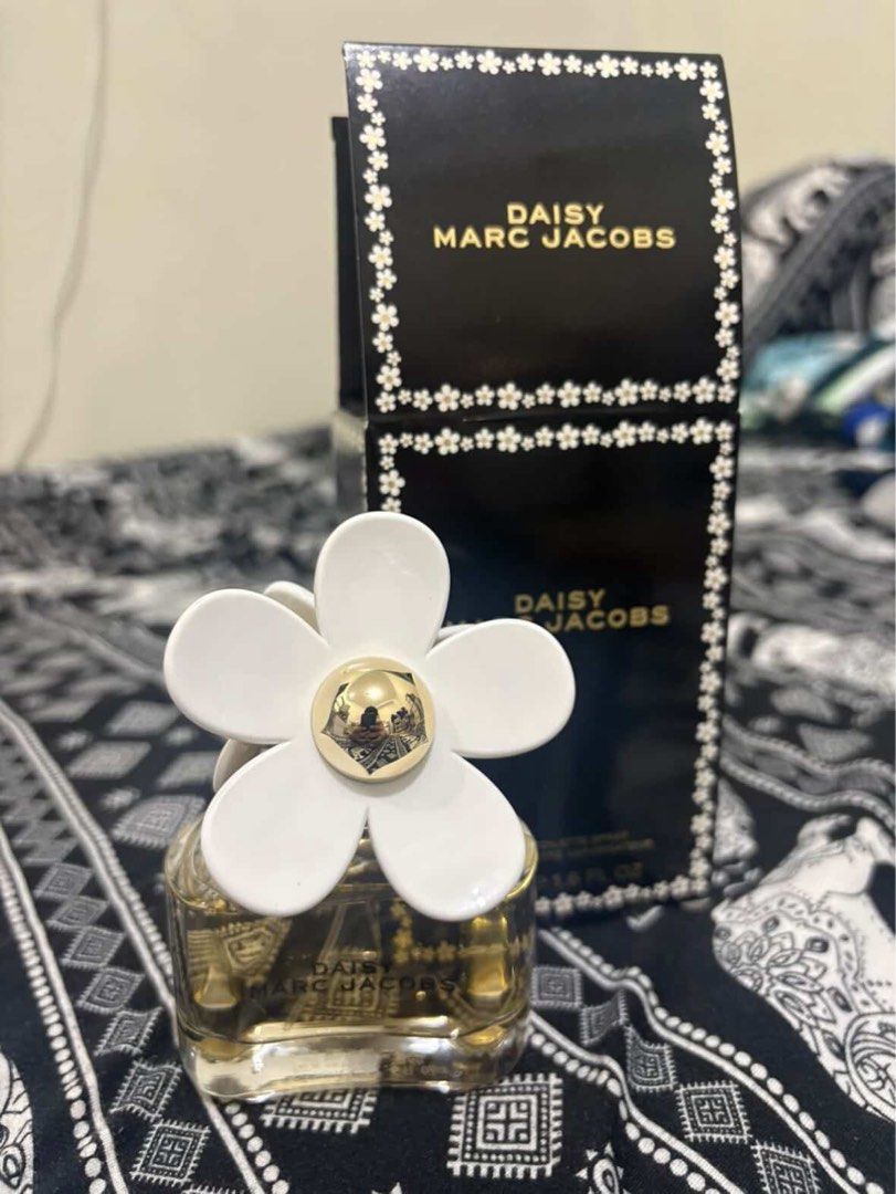 Marc Jacobs Daisy Eau de Toilette Spray 50ml (Category: Fragrance & Deodorants) located in Las Pinas. Submitted by declutterverse (Listing ID 1441510194, Image 1). Description: - Authentic Marc Jacobs Daisy Eau de Toilette - 50ml spray bottle (40-45ml left) - Includes original packaging - Features the iconic daisy cap - Ideal for everyday wear.