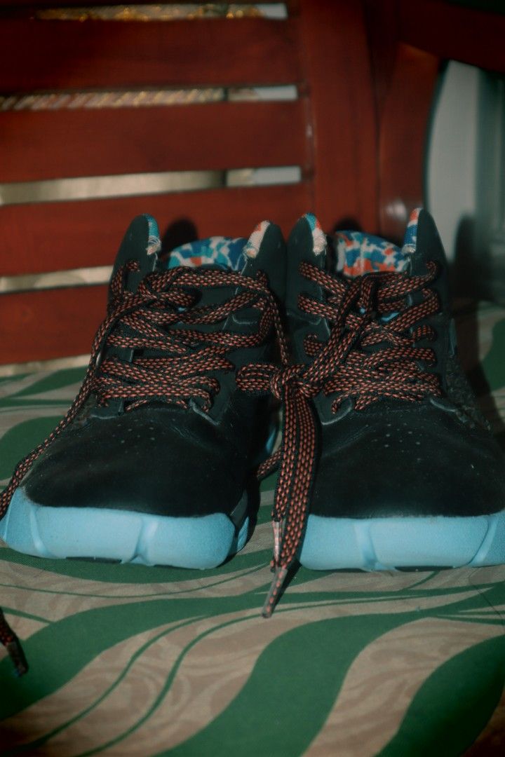 Men's Shoes Unbranded (Category: Sneakers) located in Piddig. Submitted by itemsbycob (Listing ID 1441535557, Image 2). Description: - Unbranded Men's Shoes - Color: Black with light blue sole - Size: EU 41 (UK 7 / US 8) - Features a textured side panel and patterned laces - Good pre-loved condition - Meetup location: St. Anne Catholic Church, Piddig, Ilocos Norte or Delivery.