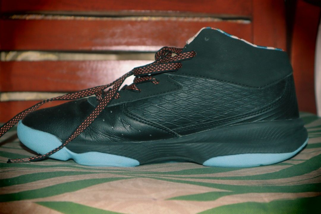 Men's Shoes Unbranded (Category: Sneakers) located in Piddig. Submitted by itemsbycob (Listing ID 1441535557, Image 1). Description: - Unbranded Men's Shoes - Color: Black with light blue sole - Size: EU 41 (UK 7 / US 8) - Features a textured side panel and patterned laces - Good pre-loved condition - Meetup location: St. Anne Catholic Church, Piddig, Ilocos Norte or Delivery.
