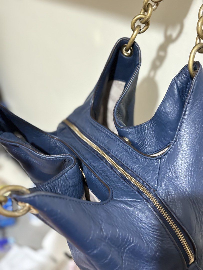 Michael Kors Vintage Leather bag (Category: Shoulder Bags) located in Manila. Submitted by marydirk (Listing ID 1441487572, Image 3). Description: - very good condition yung leather! - fading yung gold chains :) Can do meet ups around qc and bgc area!.