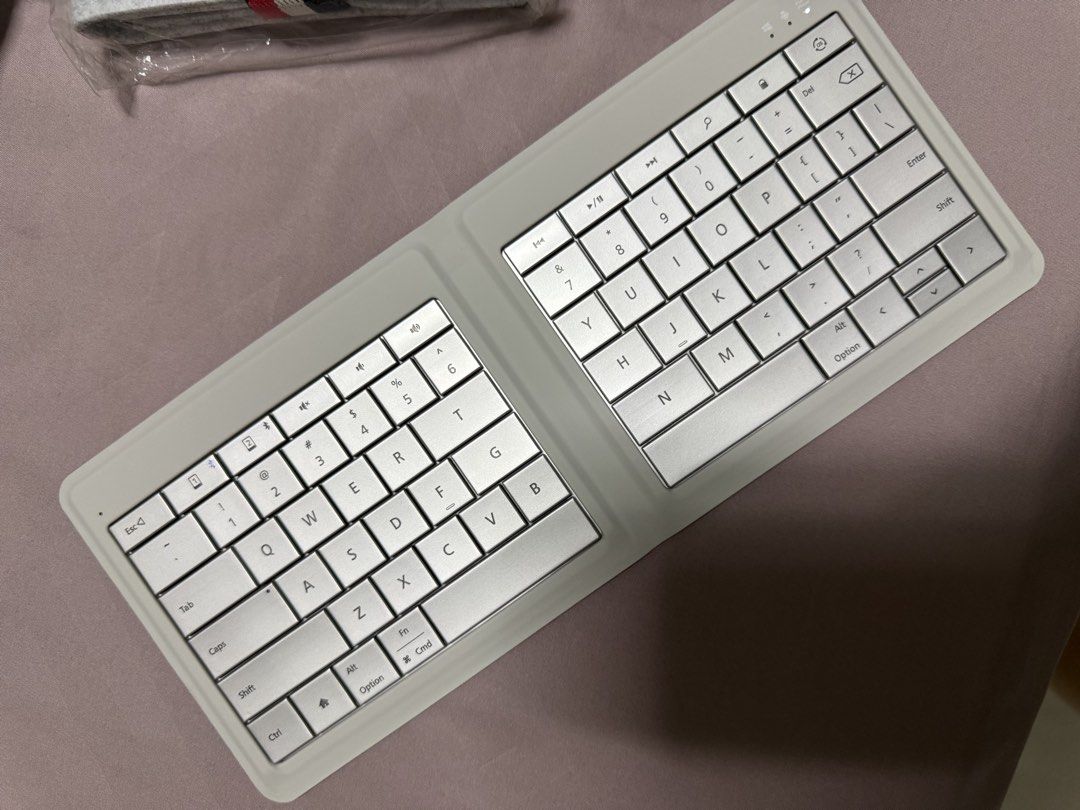 Microsoft Universal Foldable Keyboard in Grey471391729762314241