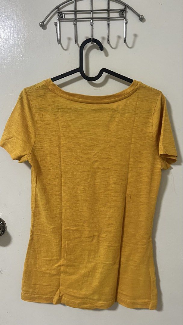 Mossimo V-neck Shirt (Mustard) (Category: Shirts) located in Cavite. Submitted by bubfinds (Listing ID 1441527893, Image 3). Description: Quality: 10/10 Fit: Small to Medium.