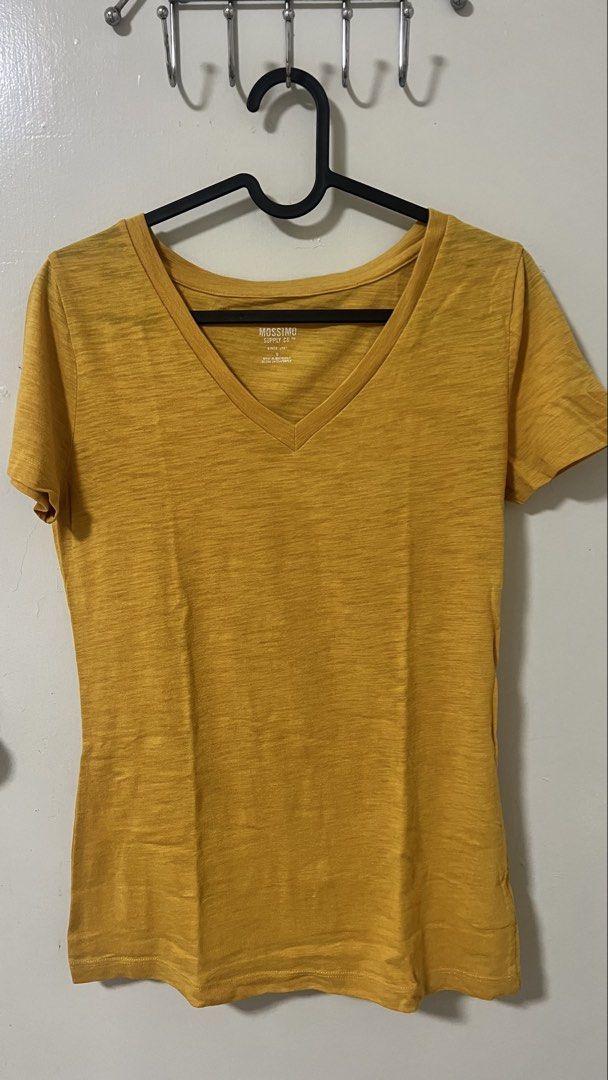 Mossimo V-neck Shirt (Mustard) (Category: Shirts) located in Cavite. Submitted by bubfinds (Listing ID 1441527893, Image 1). Description: Quality: 10/10 Fit: Small to Medium.