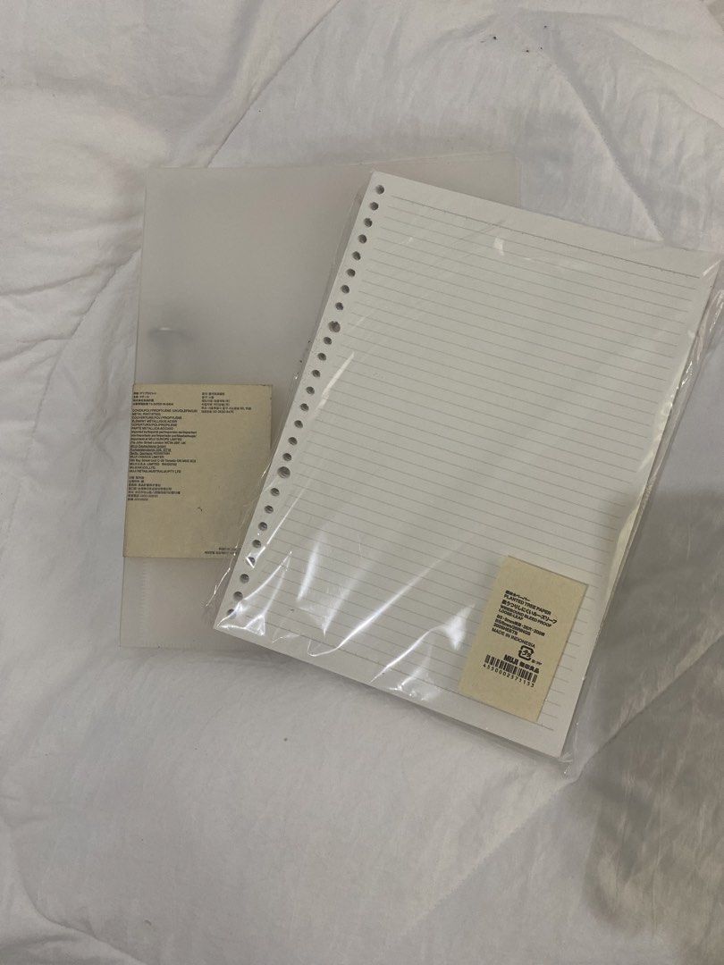 Muji PP Clear Binder with loose leaf Refill B5 (2 RINGS) (Category: Stationery & School Supplies) located in Lila. Submitted by atfnya (Listing ID 1441411733, Image 1). Description: Original and loose leaf has 200+ pages .