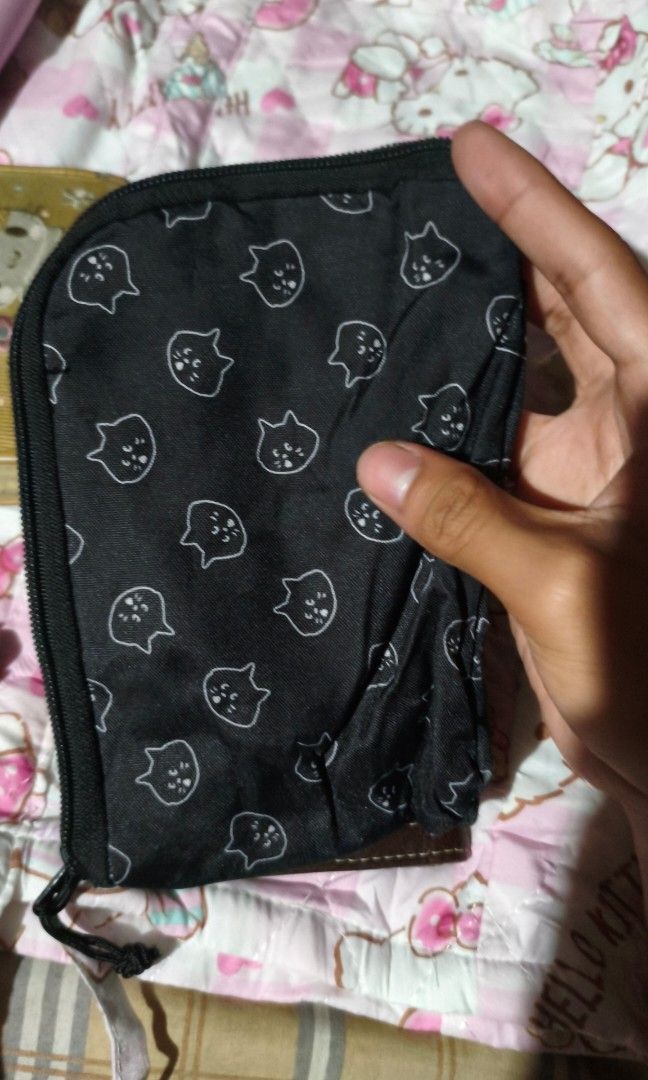 Ne-net by issey miyake wallet (Category: Wallets & Card holders) located in Kidapawan. Submitted by hellxthrift (Listing ID 1441536147, Image 1). Description: Wallet card holder ne net Off.