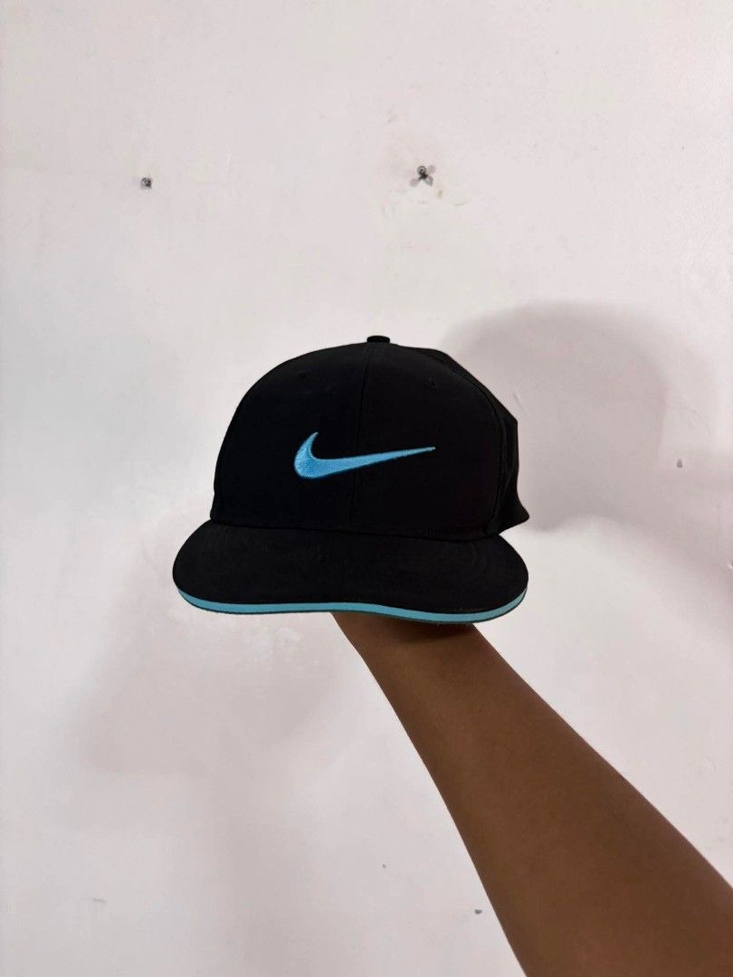 NIKE GOLF TRUE STATEMENT TOUR CAP (Category: Caps & Hats) located in Gerona. Submitted by thrift_servers (Listing ID 1441467308, Image 2). Description: .