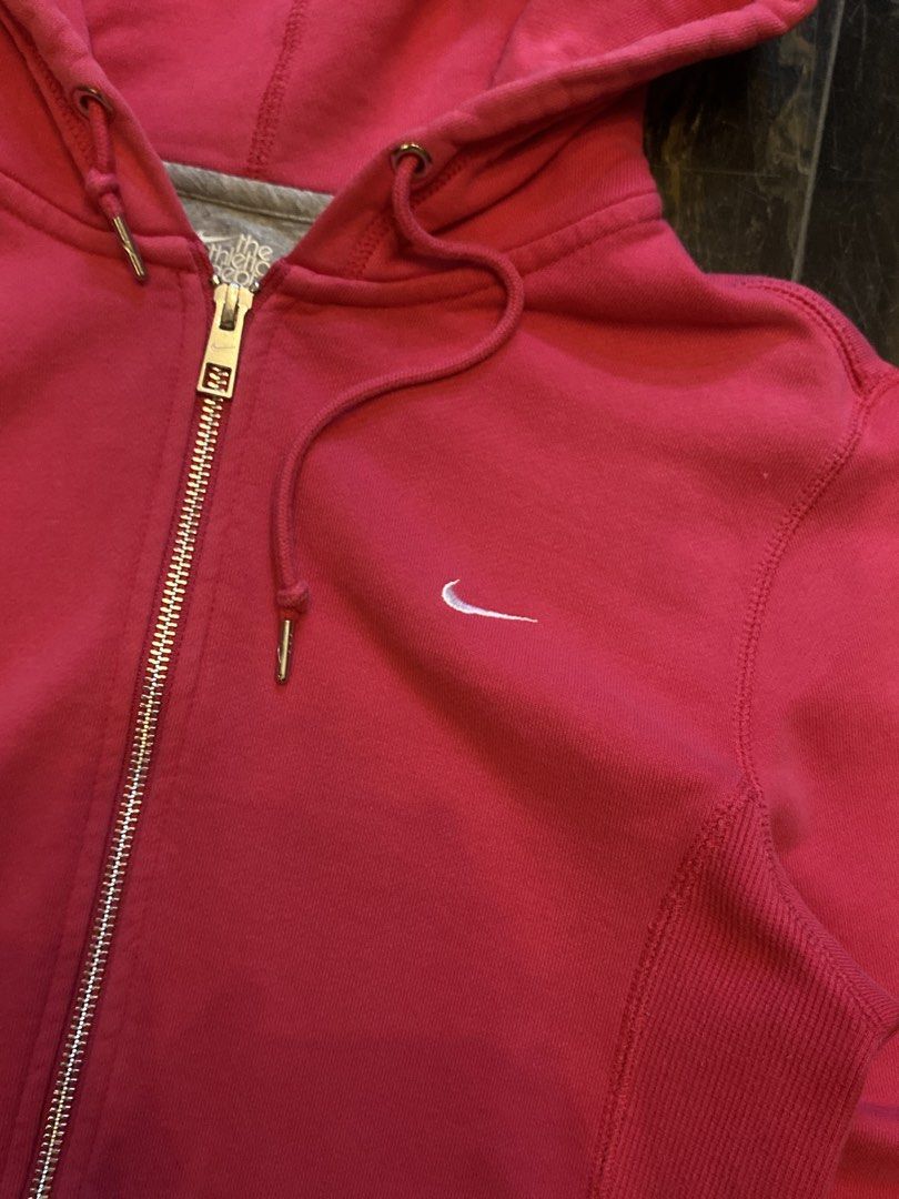 Nike Pink Hoodie Zipper Jacket (Category: Coats, Jackets and Outerwear) located in Abucay. Submitted by ukaystream (Listing ID 1441468075, Image 2). Description: NEGOTIABLE‼️ Size: S - M Width: 20 Length: 24 Issue (s): None Condition: 10/10 Complete Tags Direct Personal Message for Offers Just Swipe for Other Details Washed and Ready to Wear We Can Ship Nation Wide‼️.