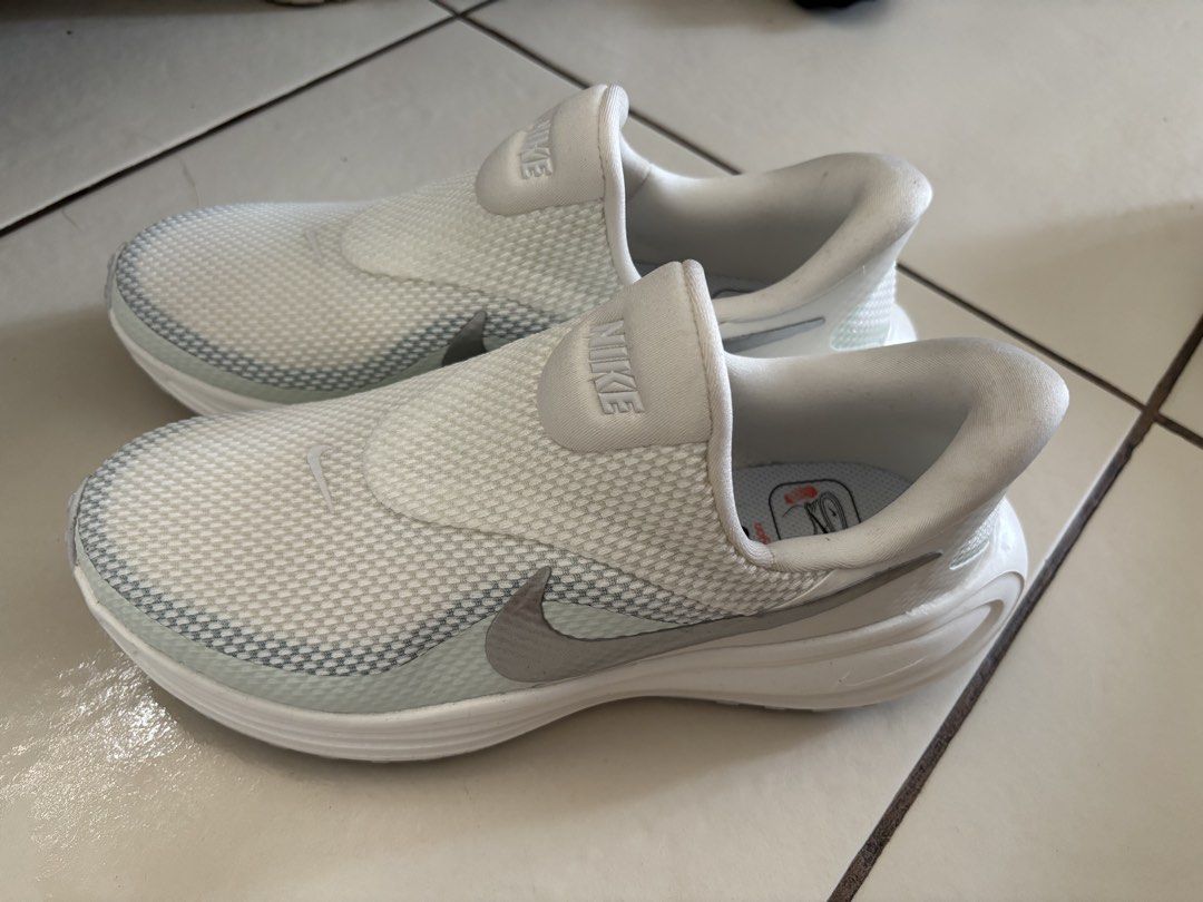 Nike Slip-On Shoes White (Category: Sneakers) located in Paranaque City. Submitted by koa30 (Listing ID 1441443466, Image 3). Description: - White Nike slip-on shoes - Easy to wear, just slide on - Breathable mesh material - Ideal for everyday wear - worn 2x,realized i dont like it so much - 8 US 5.5 UK 39 EUR .