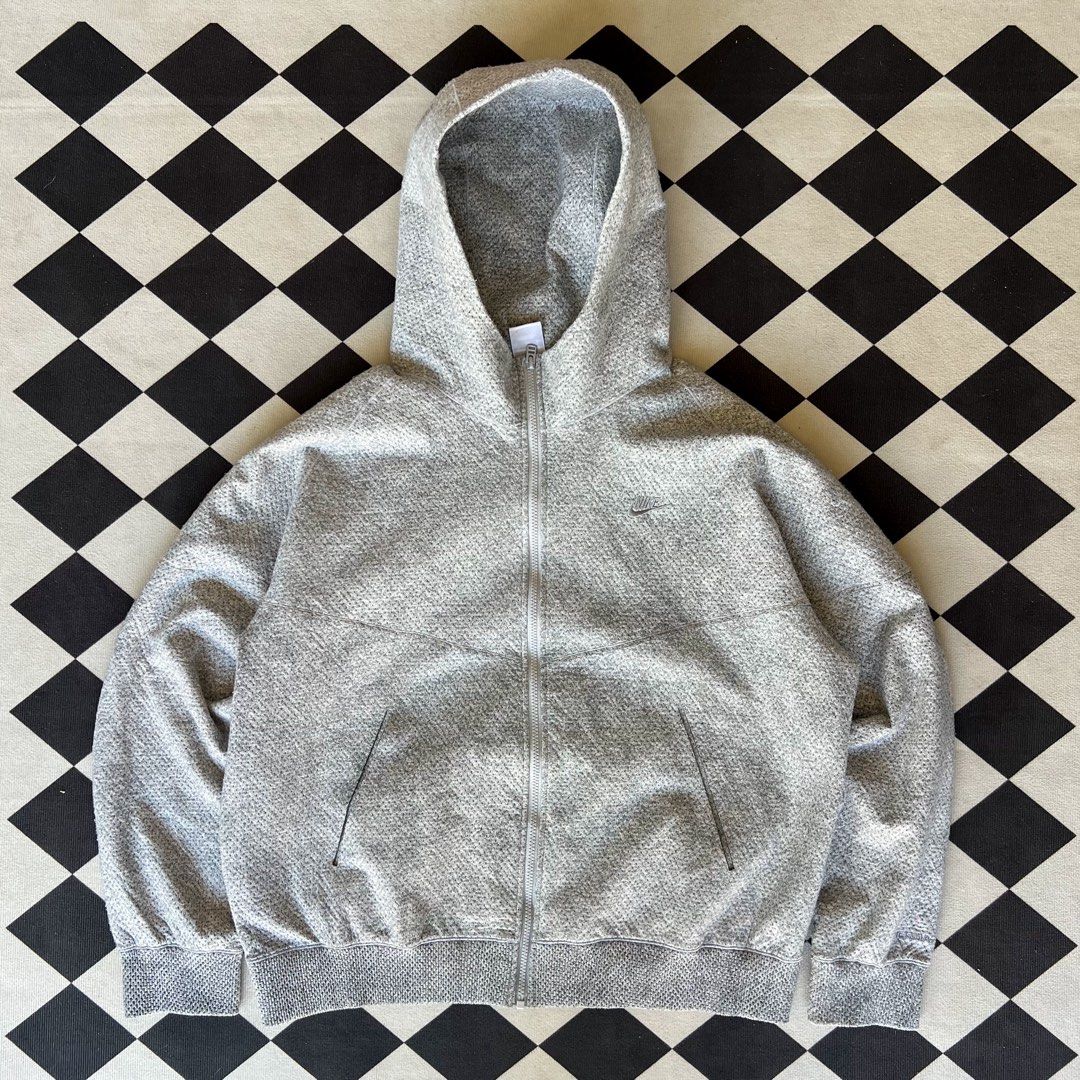 NIKE THERMAL JACKET (gray) (Category: Activewear) located in Infanta. Submitted by albirthkith092698 (Listing ID 1441438504, Image 1). Description: •NIKE THERMAL JACKET• Size:Fits M-L Condition: 9/10 (no issue)complete tags DIMES AND OTHER DETAILS SWIPE LEFT ———————————————— Mine: ₱1299 + shipping fee ———————————————— •NOTE• ⛓NO RETURN POLICY! ⛓Maximum 1-3 days reservation. ———————————————— 🚫Don’t purchase the item if you are flaw-sensitive beca
