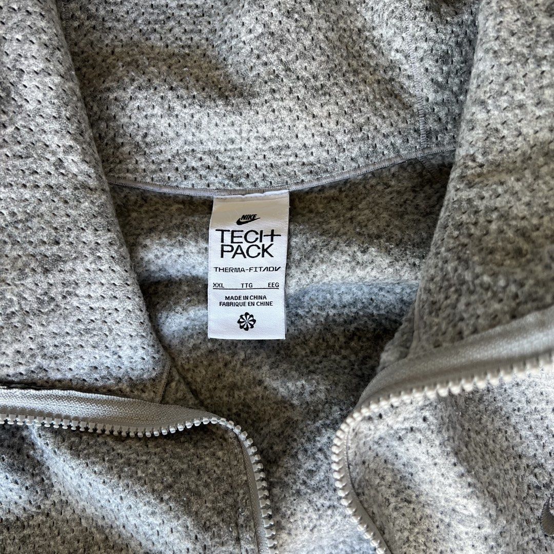 NIKE THERMAL JACKET (gray) (Category: Activewear) located in Infanta. Submitted by albirthkith092698 (Listing ID 1441438504, Image 3). Description: •NIKE THERMAL JACKET• Size:Fits M-L Condition: 9/10 (no issue)complete tags DIMES AND OTHER DETAILS SWIPE LEFT ———————————————— Mine: ₱1299 + shipping fee ———————————————— •NOTE• ⛓NO RETURN POLICY! ⛓Maximum 1-3 days reservation. ———————————————— 🚫Don’t purchase the item if you are flaw-sensitive beca