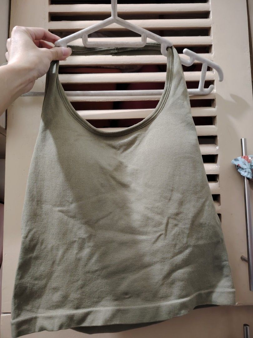 Olive Green Halter Neck Crop Top (Category: Sleeveless) located in Rizal. Submitted by sarahjoyu27 (Listing ID 1441556229, Image 1). Description: - Olive green halter neck crop top - Stretchy and seamless material for ultimate comfort - Versatile piece: great for layering or wearing on its own - Fits most sizes due to its stretchy nature - padded halter army green super ganda Size fit Small to medium stretch soft fabric.. .