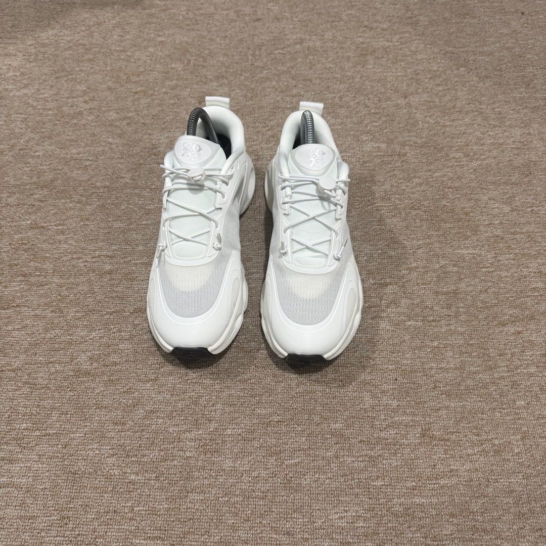ON CLOUD SOLO LOEWE WHITE (Category: Sneakers) located in Cebu City. Submitted by cjayzuno04940 (Listing ID 1441573533, Image 2). Description: ON CLOUD SOLO LOE WE WHITE ORIGINAL✅ US WOMENS-8 EUR-39 CM-25 EXCELLENT CONDITION.