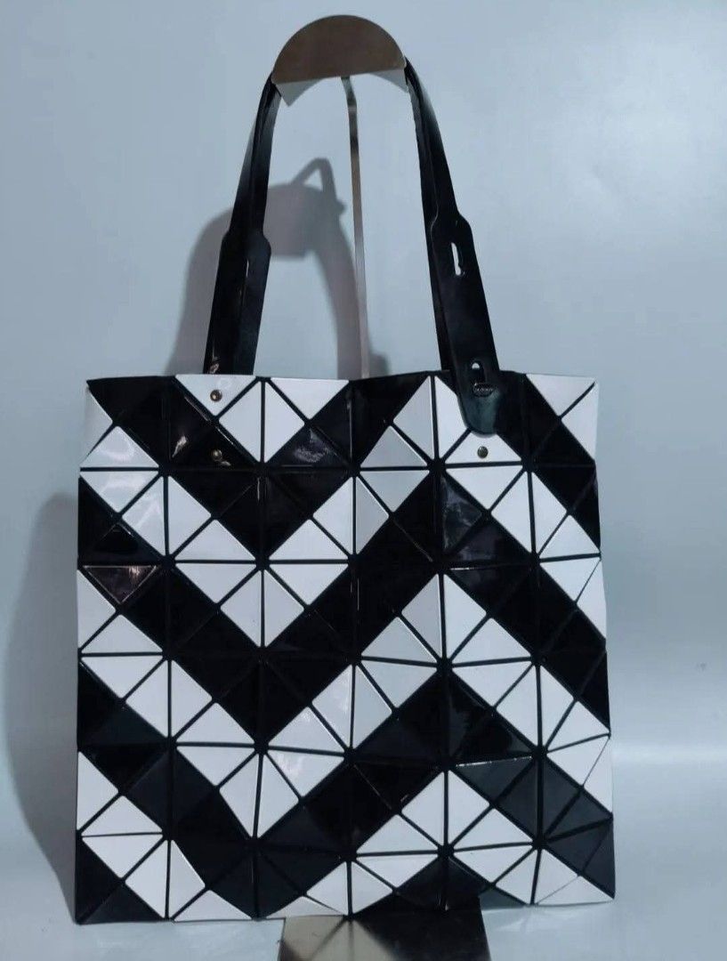 Original Baobao (Category: Luxury Bags & Wallets) located in Caloocan City. Submitted by secondhand_shop2 (Listing ID 1441472210, Image 1). Description: .