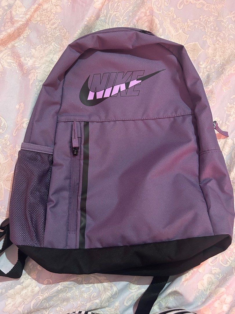 Original Nike Backpack UNISEX (Category: Backpacks) located in Gapan. Submitted by an.na06 (Listing ID 1441461132, Image 1). Description: Original Nike Backpack and from France. Hindi pa siya nagagamit. DM me for more informations and photos. MOD: JNT OR LBC MOP: GCASH.