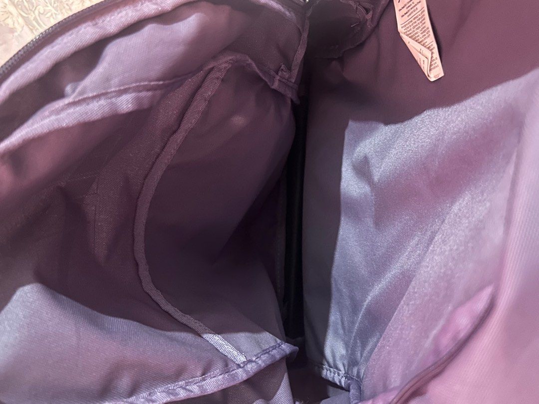 Original Nike Backpack UNISEX (Category: Backpacks) located in Gapan. Submitted by an.na06 (Listing ID 1441461132, Image 3). Description: Original Nike Backpack and from France. Hindi pa siya nagagamit. DM me for more informations and photos. MOD: JNT OR LBC MOP: GCASH.