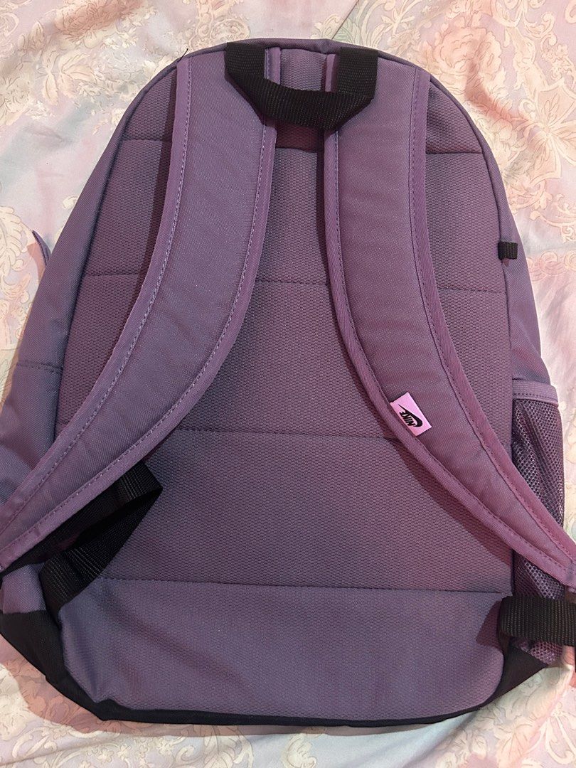Original Nike Backpack UNISEX (Category: Backpacks) located in Gapan. Submitted by an.na06 (Listing ID 1441461132, Image 2). Description: Original Nike Backpack and from France. Hindi pa siya nagagamit. DM me for more informations and photos. MOD: JNT OR LBC MOP: GCASH.