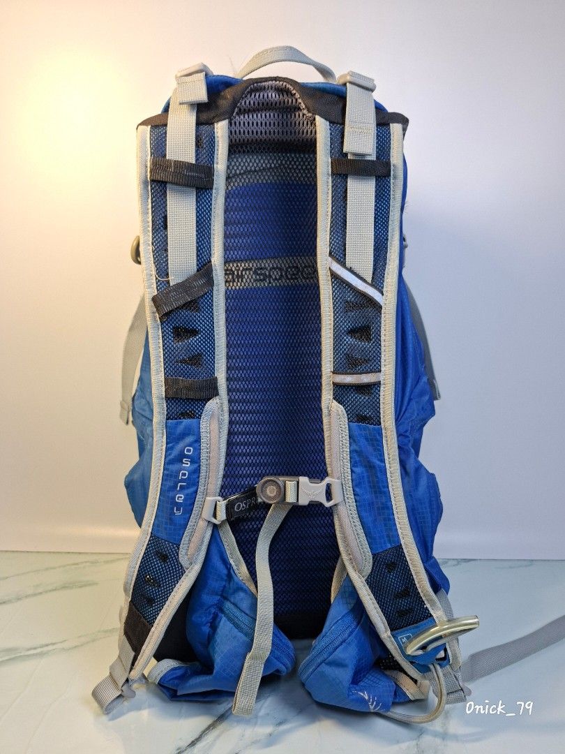 Osprey Manta 30 Backpack (Category: Backpacks) located in Pasay City. Submitted by onick_79 (Listing ID 1441519473, Image 3). Description: °This is an Osprey Manta 30 backpack featuring a blue color scheme and a prominent brand logo on the top pocket. °Designed for hydration, it likely includes a dedicated compartment for a water bladder, often up to 3 liters. °The backpack is intended for multisport use, suitable for activities ranging from hiki