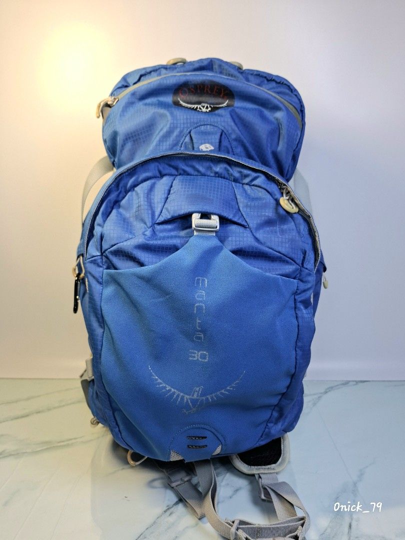 Osprey Manta 30 Backpack (Category: Backpacks) located in Pasay City. Submitted by onick_79 (Listing ID 1441519473, Image 1). Description: °This is an Osprey Manta 30 backpack featuring a blue color scheme and a prominent brand logo on the top pocket. °Designed for hydration, it likely includes a dedicated compartment for a water bladder, often up to 3 liters. °The backpack is intended for multisport use, suitable for activities ranging from hiki