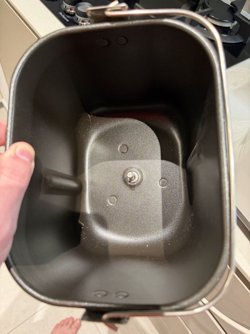Philips Bread Maker (Category: Breadmakers) located in Singapore. Submitted by larslin (Listing ID 1424188280, Image 4). Description: - Multiple settings for different bread types and sizes - User-friendly interface - Non-stick bread pan - Perfect for fresh bread at home!.