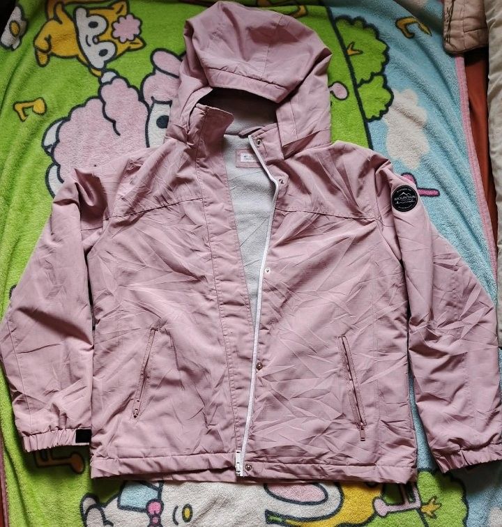 Pink Hooded Fleece-Lined Windbreaker Jacket (Category: Coats, Jackets and Outerwear) located in Manila. Submitted by polas_closet (Listing ID 1441495870, Image 2). Description: Selling this cute fleece lined jacket cuz i dont have anywhere to use it 🥲 size: tag says XL but could fit M-L . . . . . . . tags: pink jacket, windbreaker, hooded jacket, fleece lined, pastel pink, kawaii, casual outerwear, women's jacket, winter jacket, school jacket.