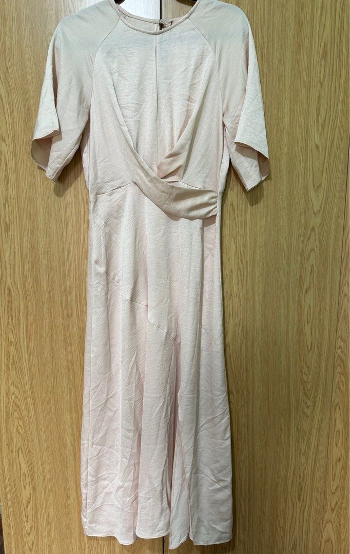 Plains and Prints/ RAF Blush Dress (Category: Dresses) located in Quezon City. Submitted by joyful05 (Listing ID 1437093308, Image 3). Description: - RAF blush dress - size medium - Stylish design with a slit - Perfect for special occasions - Now: ₱1649 (Original price: ₱3298).