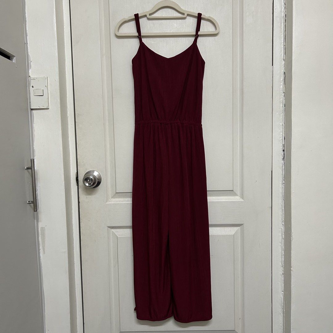 Preloved | Chill Burgundy Jumpsuit (Category: Jumpsuits) located in Caloocan City. Submitted by trisdeclutters (Listing ID 1441422068, Image 2). Description: Last price already Best fit XS to M Bust: 28" to 34" Waist: 21" to 34" Length: 42" Slit length: 13" Stretchable No flaws, good as new (used once) Bought at Chill, SM Dept Store ‼️no reservations, exchange, cancellation, return, refund‼️.