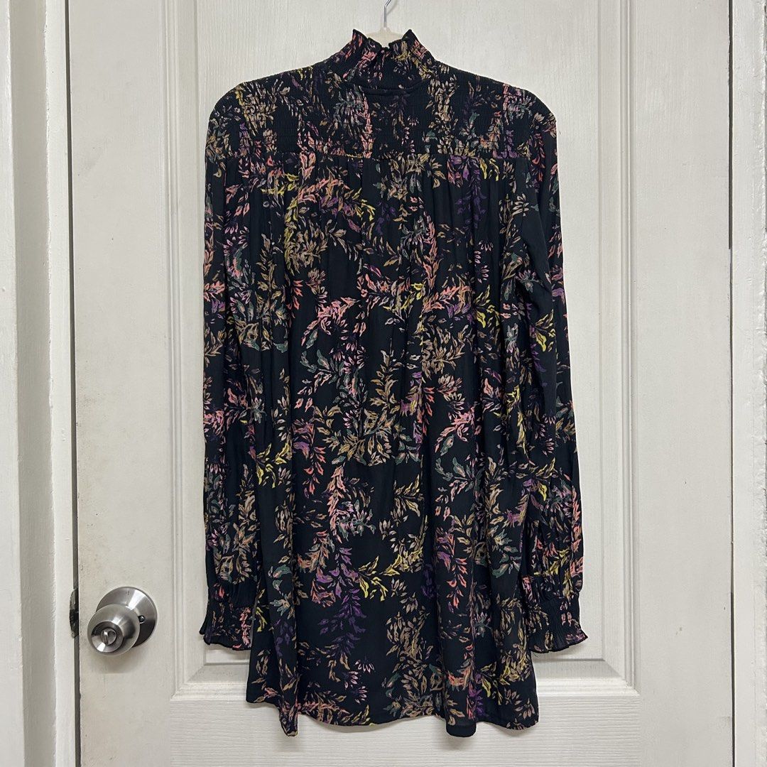 Preloved | H&M Chiffon Mini Dress (Category: Dresses) located in Caloocan City. Submitted by trisdeclutters (Listing ID 1441424078, Image 3). Description: Last price already Bust & waist: up to 36" Length: 29.5" Sleeve length: 24" Stretchable With belt slot No flaws, good as new ‼️no reservations, exchange, cancellation, return, refund‼️.