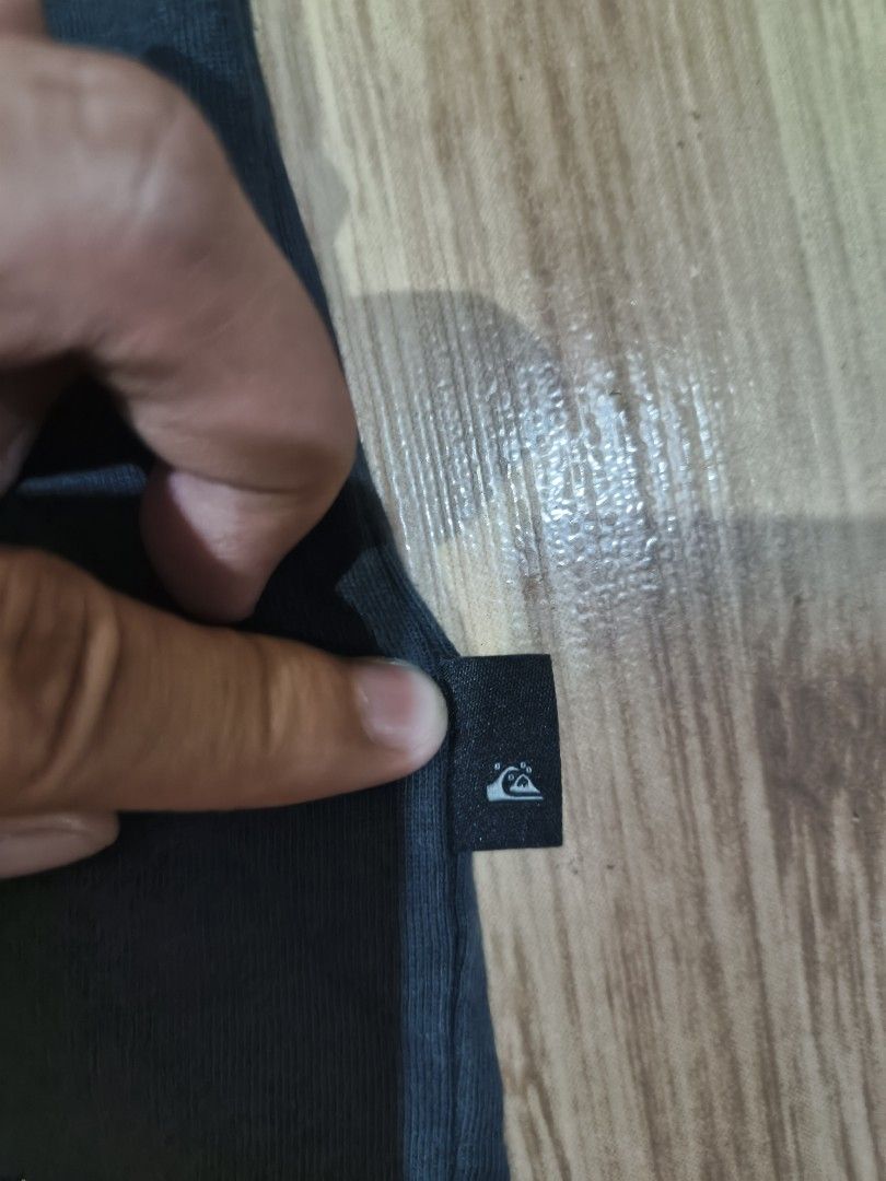 Quiksilver T-Shirt Embroidered (Category: Tshirts & Polo Shirts ) located in Pagadian. Submitted by eddy_thrift (Listing ID 1441493787, Image 3). Description: DIMES: 23X29 ISSUE: NONE CONDITION: 9/10.