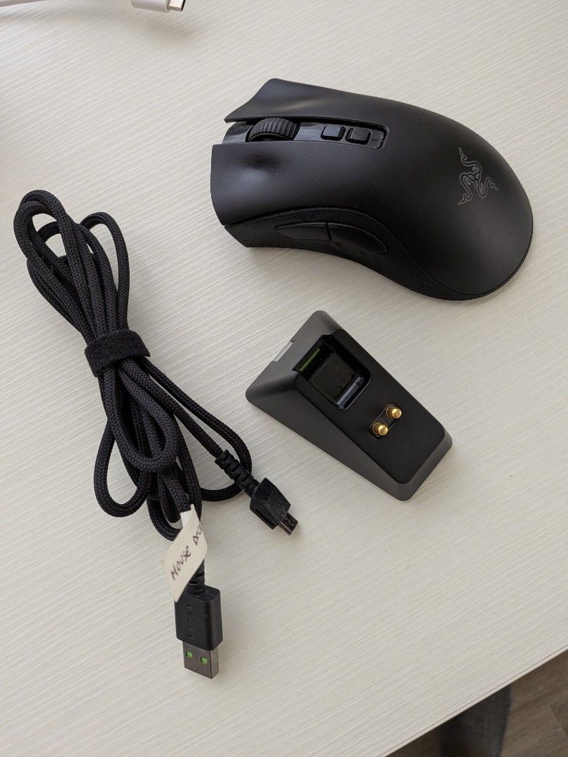 Razer DeathAdder V2 Pro Wireless Gaming Mouse with Charging Dock471031920271697920