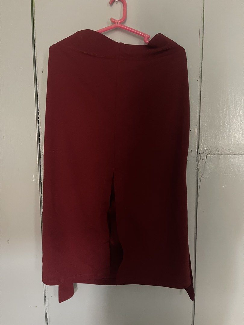 red midi skirt (Category: Skirts) located in Manila. Submitted by declutterwithbea (Listing ID 1441451799, Image 2). Description: can fit 26-30 waist hast built in belt.