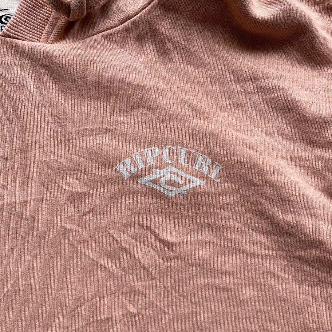 Rip Curl Hoodie (Category: Coats, Jackets and Outerwear) located in Batangas. Submitted by _thriftxplug (Listing ID 1441381531, Image 2). Description: Rip Curl Hoodie Size: XL Boxy Cropped Width 25 x 25 Length Issue: Washable stain Excellent condition Grab: ₱399.