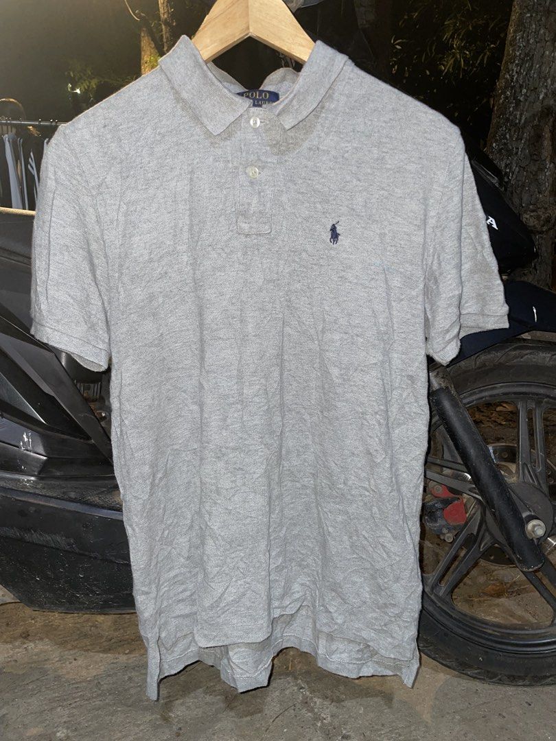 RL youth L fit small (Category: Tshirts & Polo Shirts ) located in Manila. Submitted by clementdav22513 (Listing ID 1441381107, Image 1). Description: - Grey Polo Ralph Lauren Kids Polo Shirt - Size: L (fits 14-16 years) - Iconic navy blue pony logo - Made in Vietnam - Ideal for casual wear.
