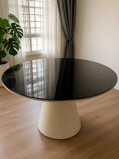 (Category: ) located in . Submitted by secondhandfurnituresg (Listing ID 1441434844, Image 1). Description: .