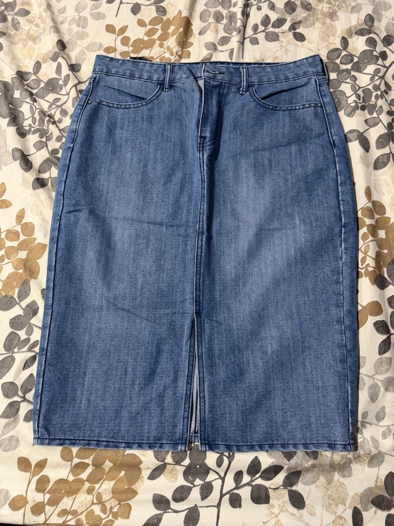 RRJ Denim Midi Skirt Size 33 (Category: Skirts) located in Taytay. Submitted by cloudy_20 (Listing ID 1441526617, Image 1). Description: Classic blue denim midi skirt. Features a front slit for ease of movement. Two back pockets and belt loops. The brand is RRJ. Size 33. Great for casual wear. Orig Price: 800 only used for an event.